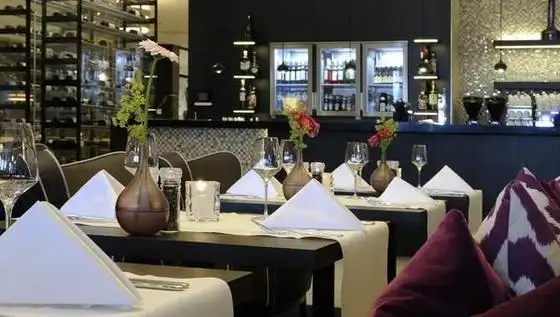 Gedekte tafels binnen bij Van der Valk Hoorn